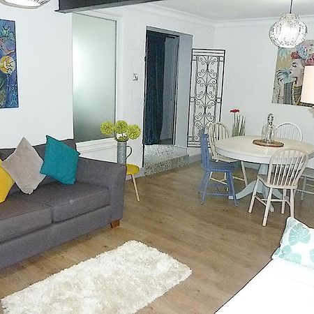 A Wonderful Place In The Hub Of The City, Yet On The Edge Of The Countryside Salisbury Extérieur photo