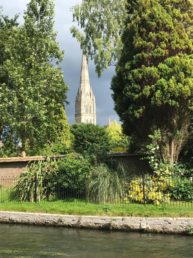 A Wonderful Place In The Hub Of The City, Yet On The Edge Of The Countryside Salisbury Extérieur photo